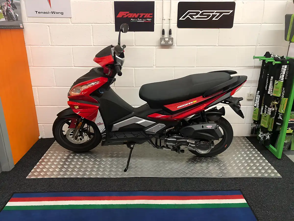 Used 2020 Motorini Sxi Solid Red - Interior and Exterior details 7