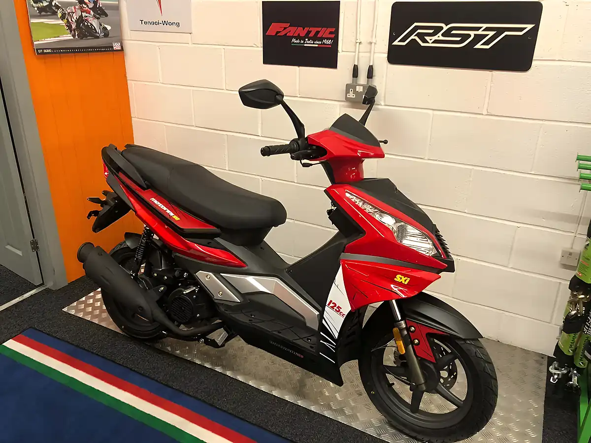 Used 2020 Motorini Sxi Solid Red - Interior and Exterior details 8