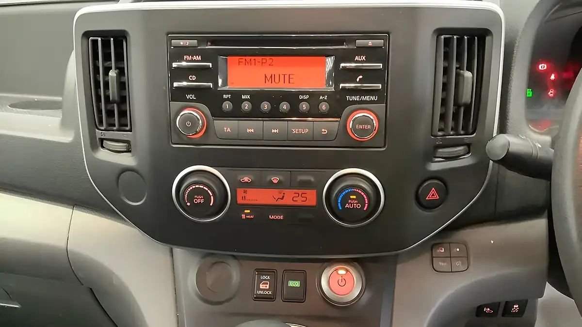 Used 2020 Nissan e-NV200 Visia White - Interior and Exterior details 10