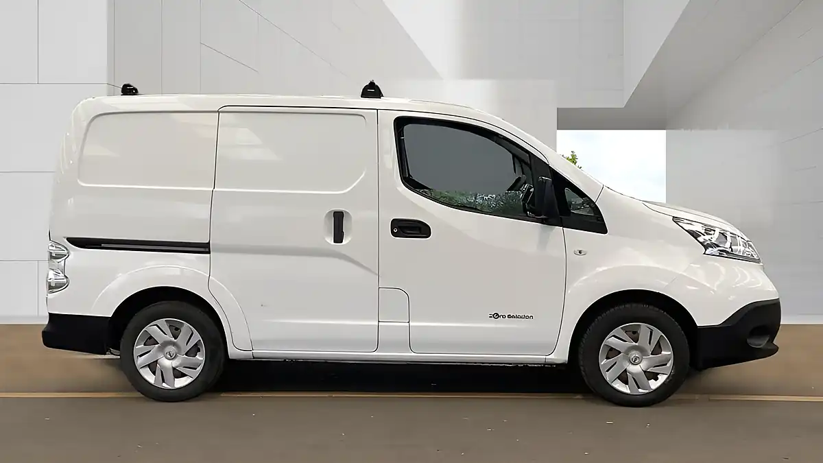 Used 2020 Nissan e-NV200 Visia White - Interior and Exterior details 5