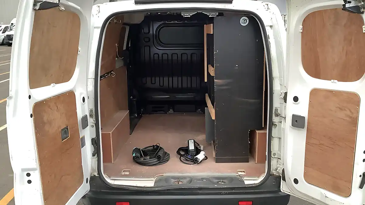 Used 2020 Nissan e-NV200 Visia White - Interior and Exterior details 6