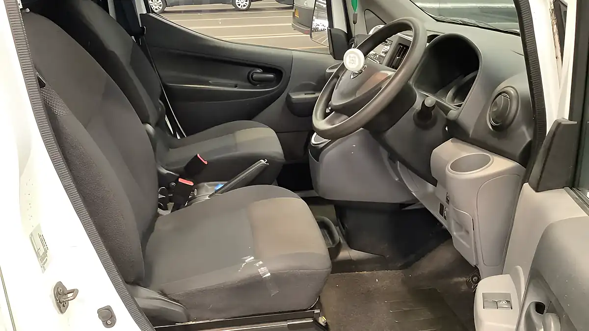 Used 2020 Nissan e-NV200 Visia White - Interior and Exterior details 8