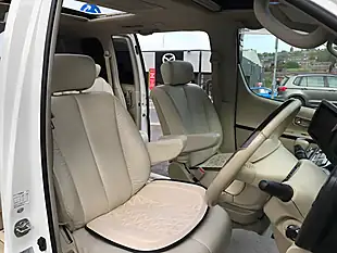 Used 2020 Nissan Elgrand Rider S White - Interior and Exterior details 10