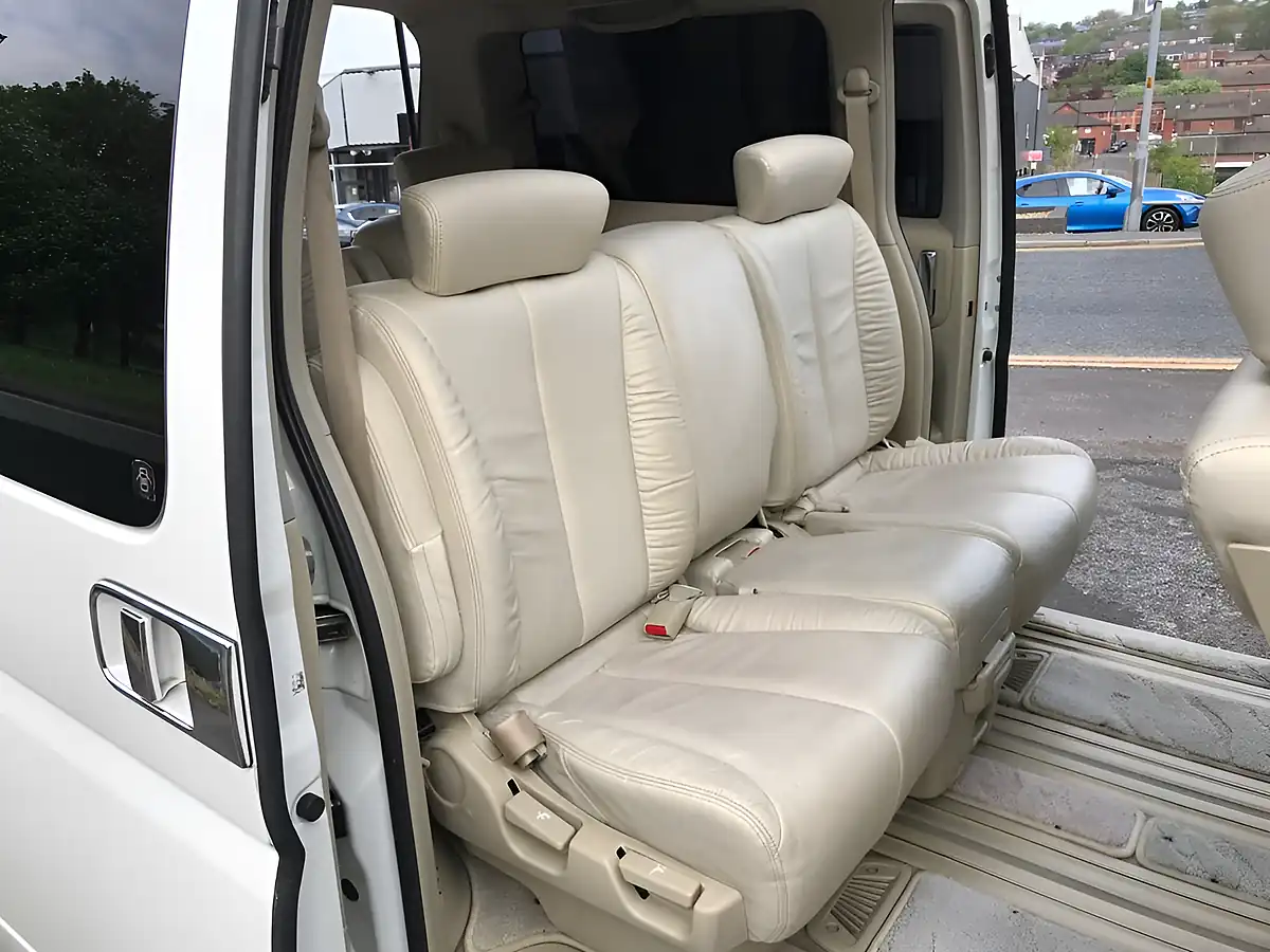 Used 2020 Nissan Elgrand Rider S White - Interior and Exterior details 13
