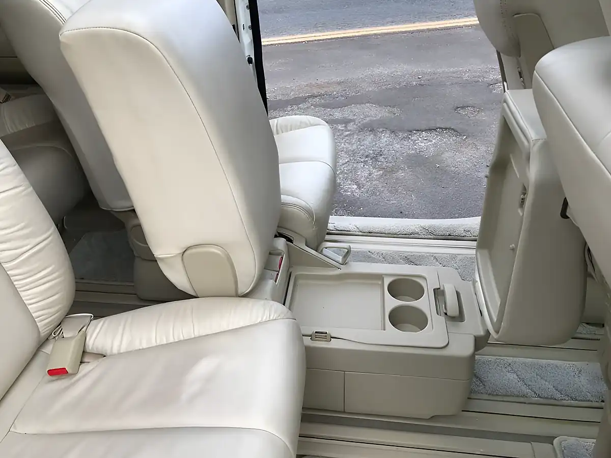 Used 2020 Nissan Elgrand Rider S White - Interior and Exterior details 14