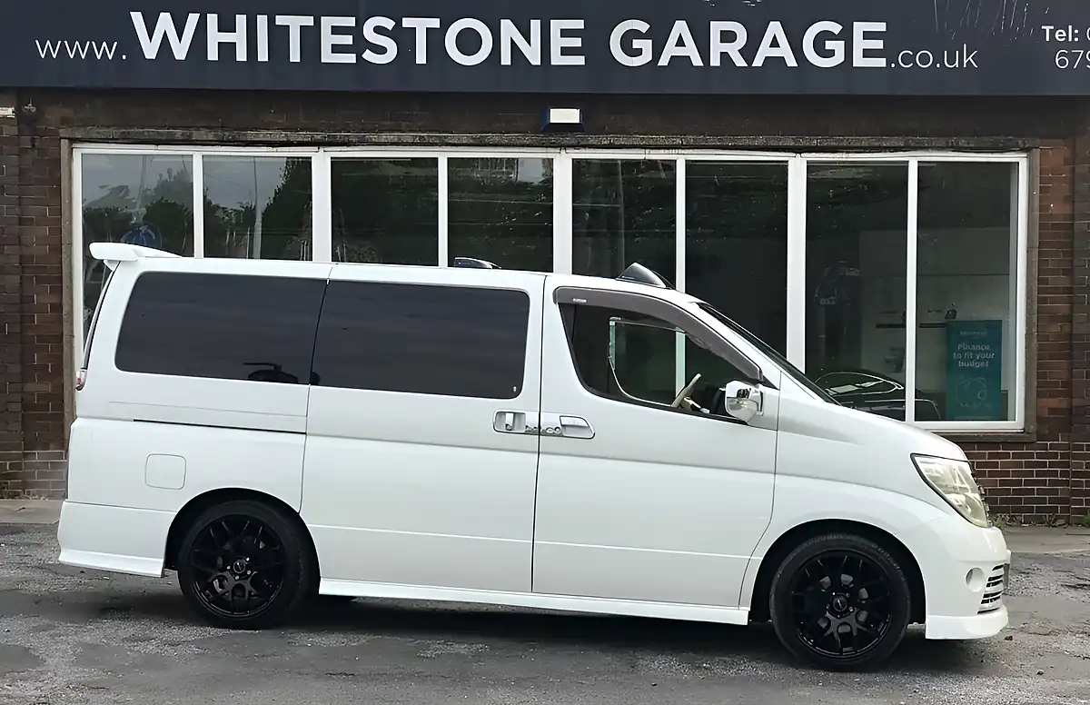 Used 2020 Nissan Elgrand Rider S White - Interior and Exterior details 4