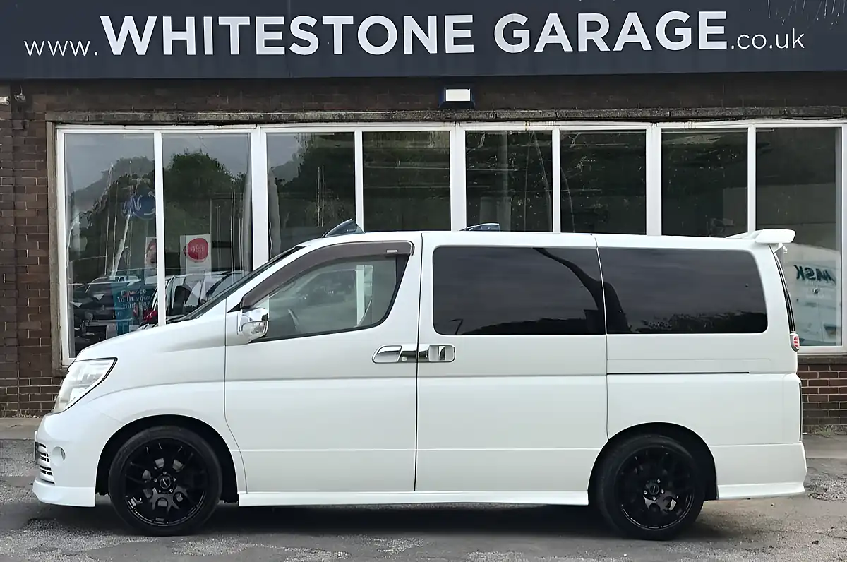 Used 2020 Nissan Elgrand Rider S White - Interior and Exterior details 5