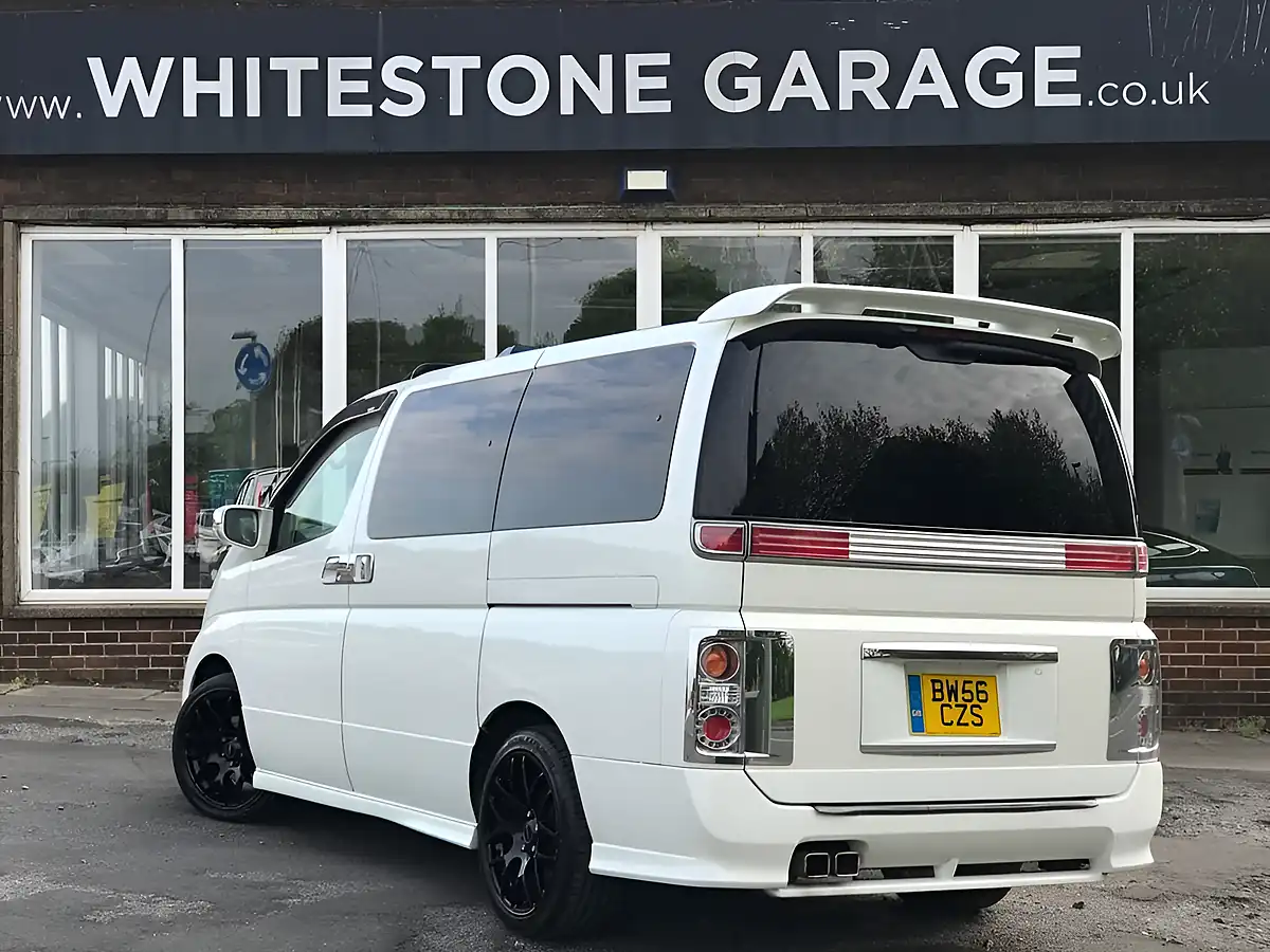 Used 2020 Nissan Elgrand Rider S White - Interior and Exterior details 6