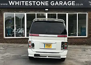 Used 2020 Nissan Elgrand Rider S White - Interior and Exterior details 8