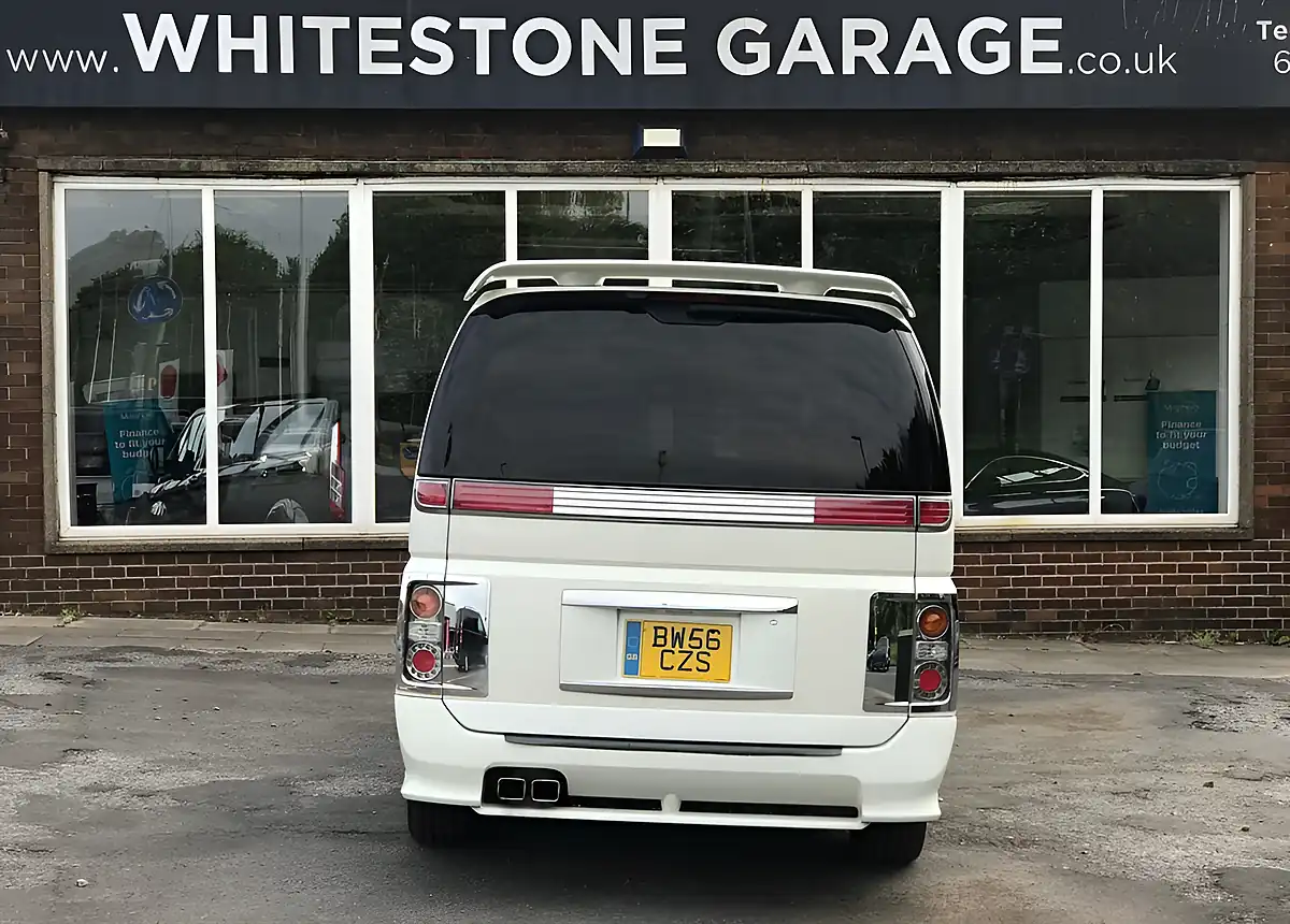Used 2020 Nissan Elgrand Rider S White - Interior and Exterior details 8