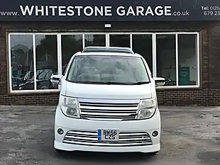 Used 2020 Nissan Elgrand Rider S White - Interior and Exterior details 9