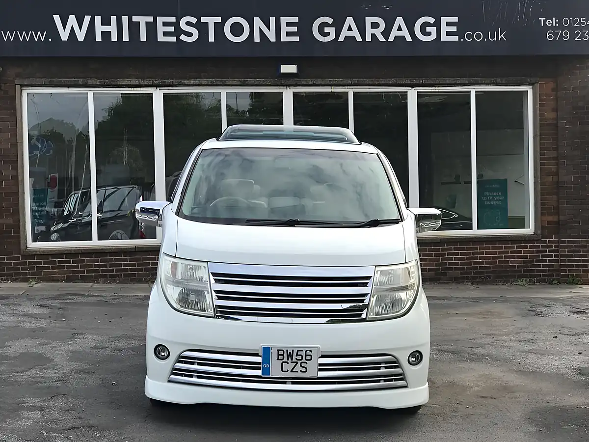 Used 2020 Nissan Elgrand Rider S White - Interior and Exterior details 9