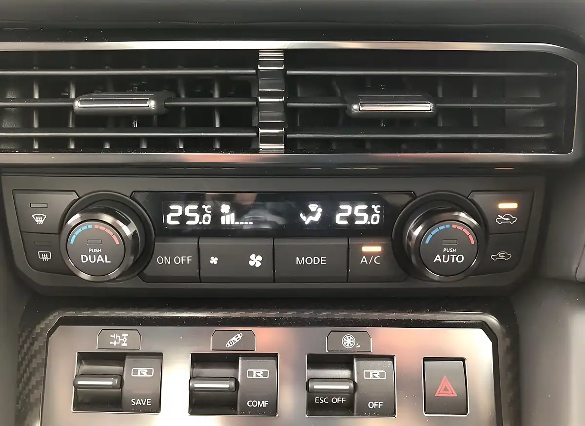 Used 2020 Nissan GT-R Prestige Black - Interior and Exterior details 15