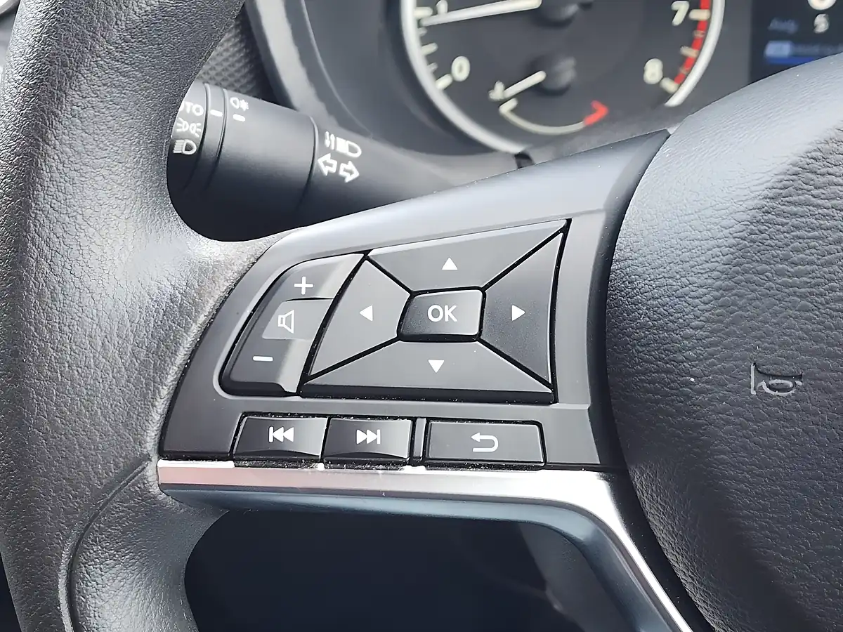 Used 2020 Nissan Juke Acenta Blue - Interior and Exterior details 14