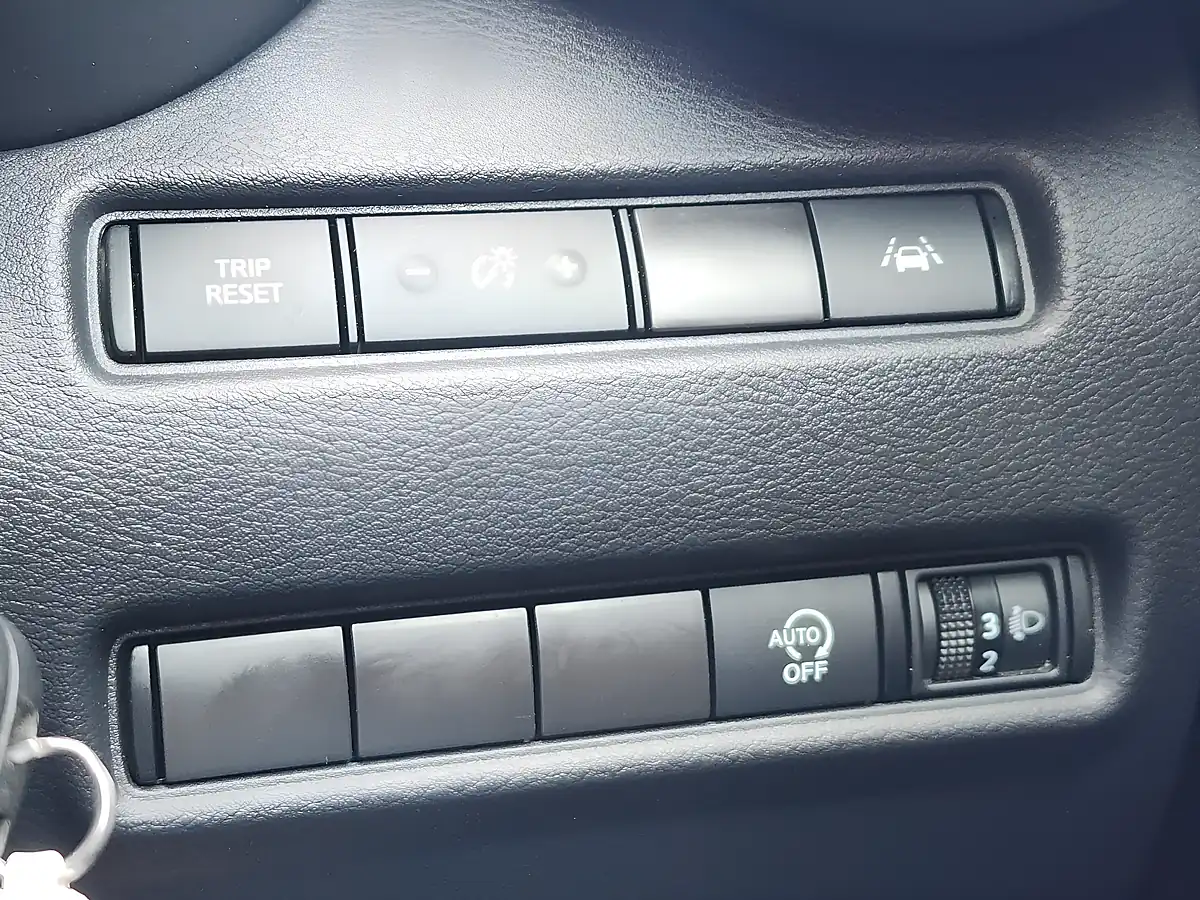 Used 2020 Nissan Juke Acenta Blue - Interior and Exterior details 16