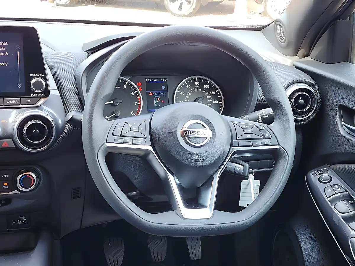 Used 2020 Nissan Juke Acenta Blue - Interior and Exterior details 8