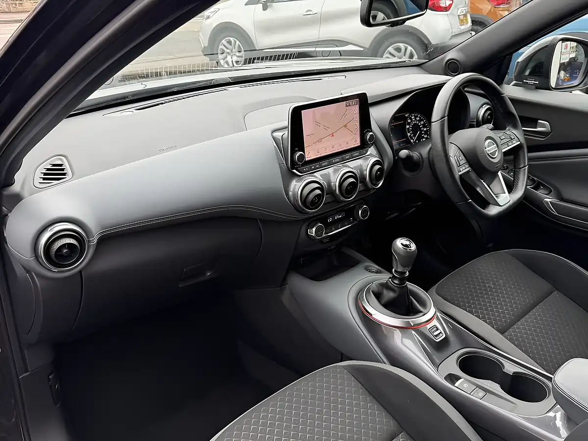 Used 2020 Nissan Juke N-Connecta Black - Interior and Exterior details 17