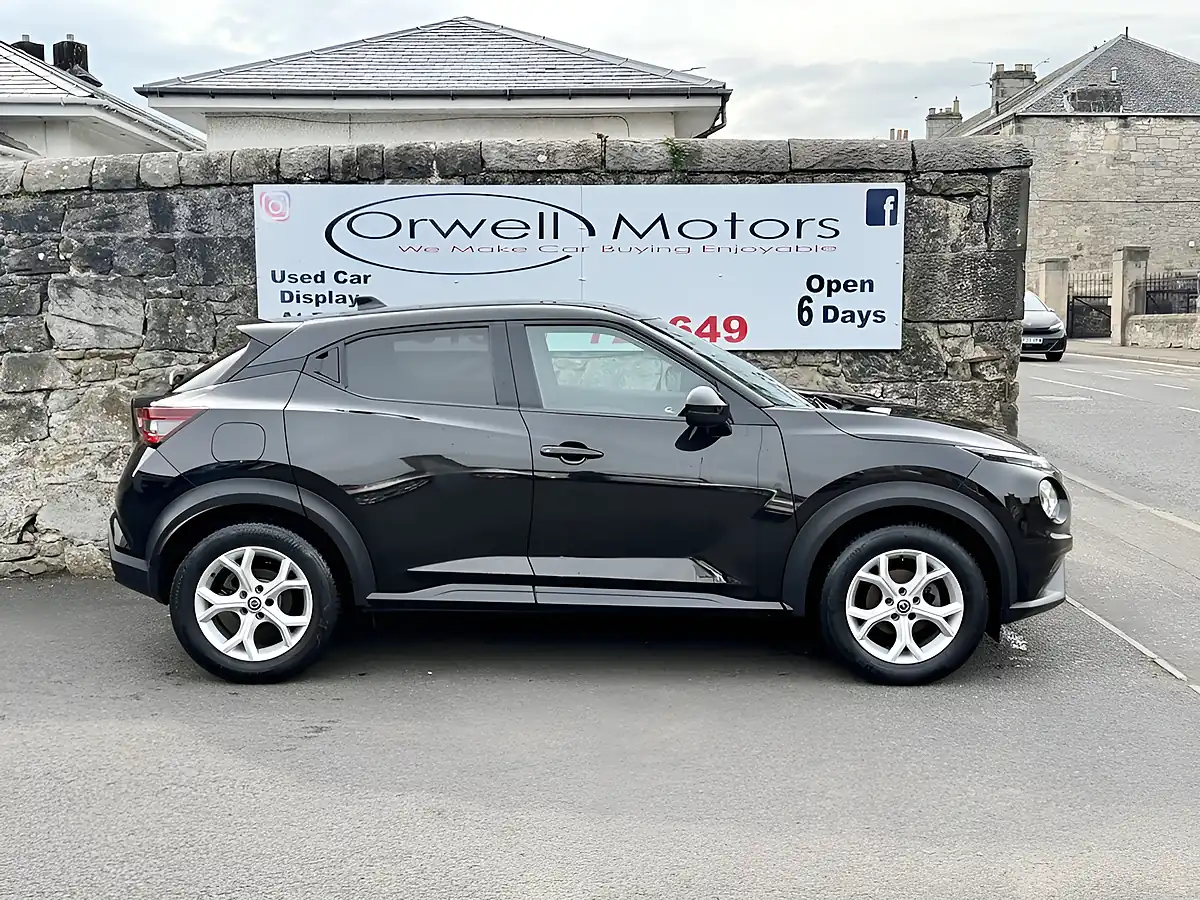 Used 2020 Nissan Juke N-Connecta Black - Interior and Exterior details 3