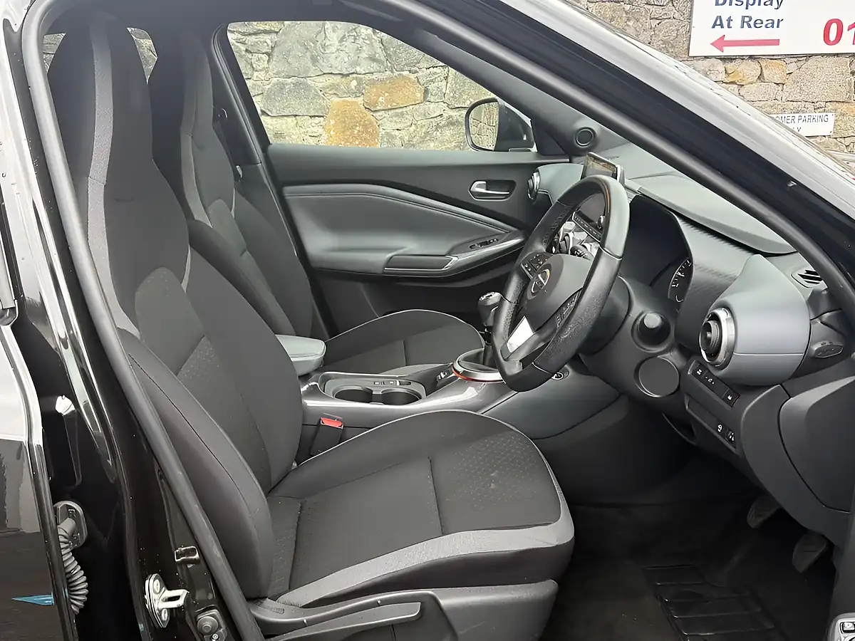 Used 2020 Nissan Juke N-Connecta Black - Interior and Exterior details 5