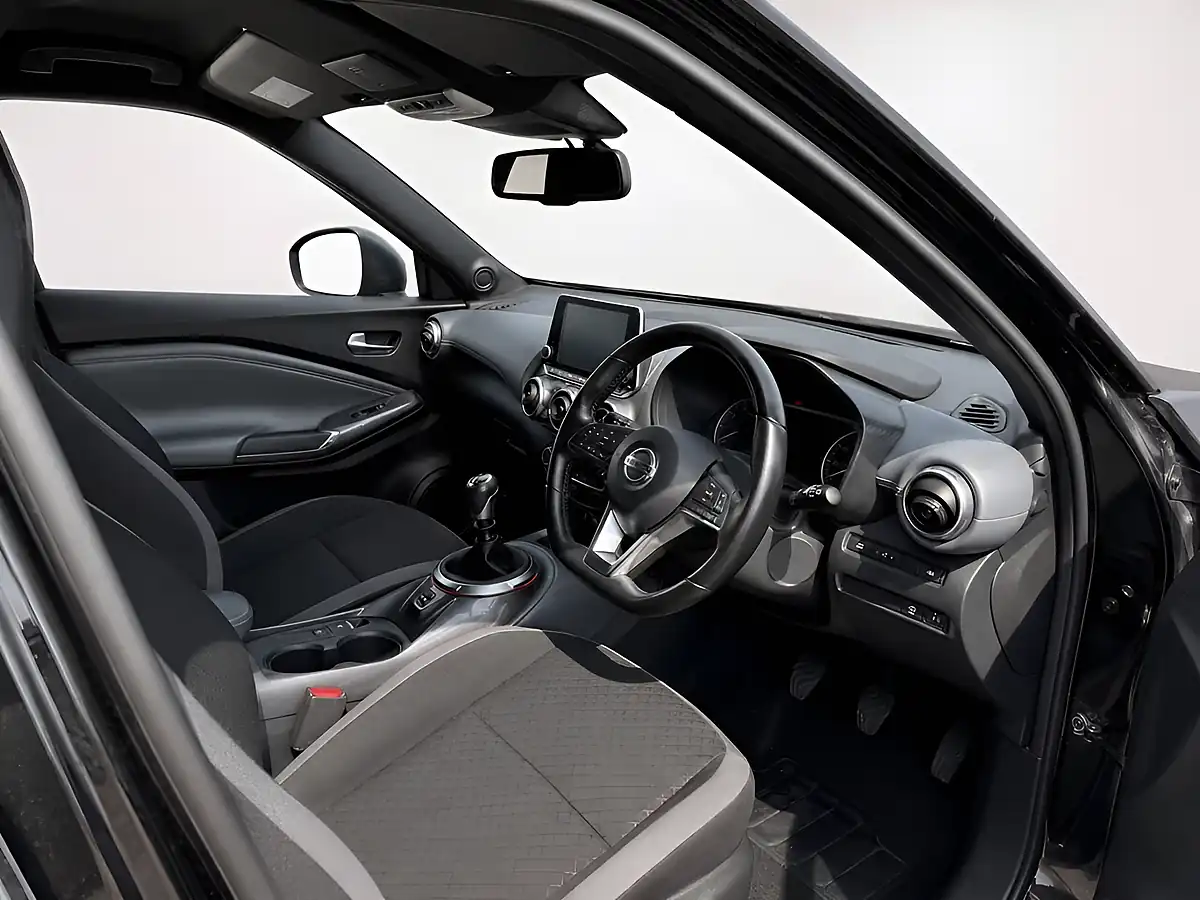 Used 2020 Nissan Juke N-Connecta Black - Interior and Exterior details 8