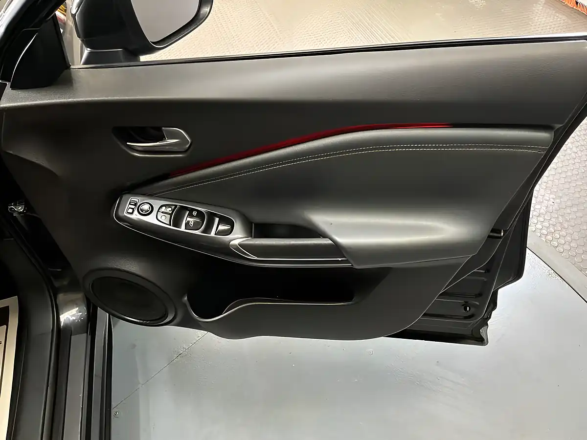Used 2020 Nissan Juke N-Connecta Black - Interior and Exterior details 12