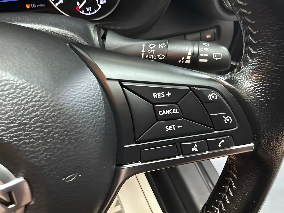 Used 2020 Nissan Juke N-Connecta Black - Interior and Exterior details 13