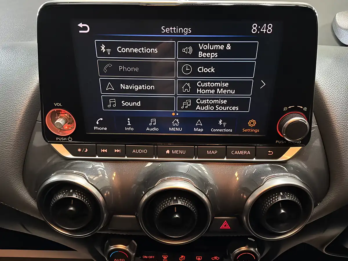 Used 2020 Nissan Juke N-Connecta Black - Interior and Exterior details 16