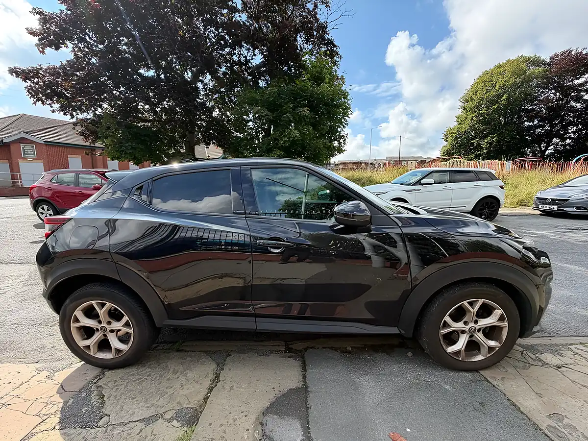Used 2020 Nissan Juke N-Connecta Black - Interior and Exterior details 12