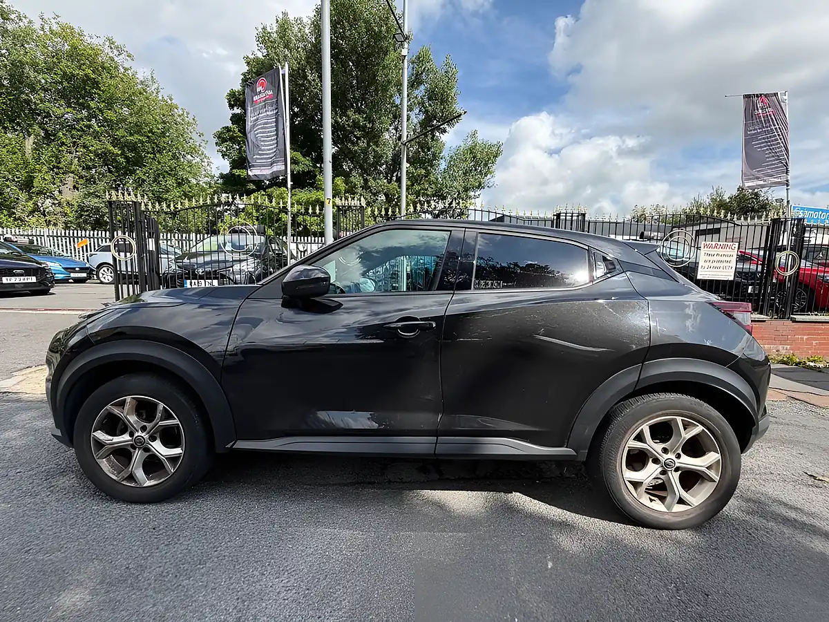 Used 2020 Nissan Juke N-Connecta Black - Interior and Exterior details 6