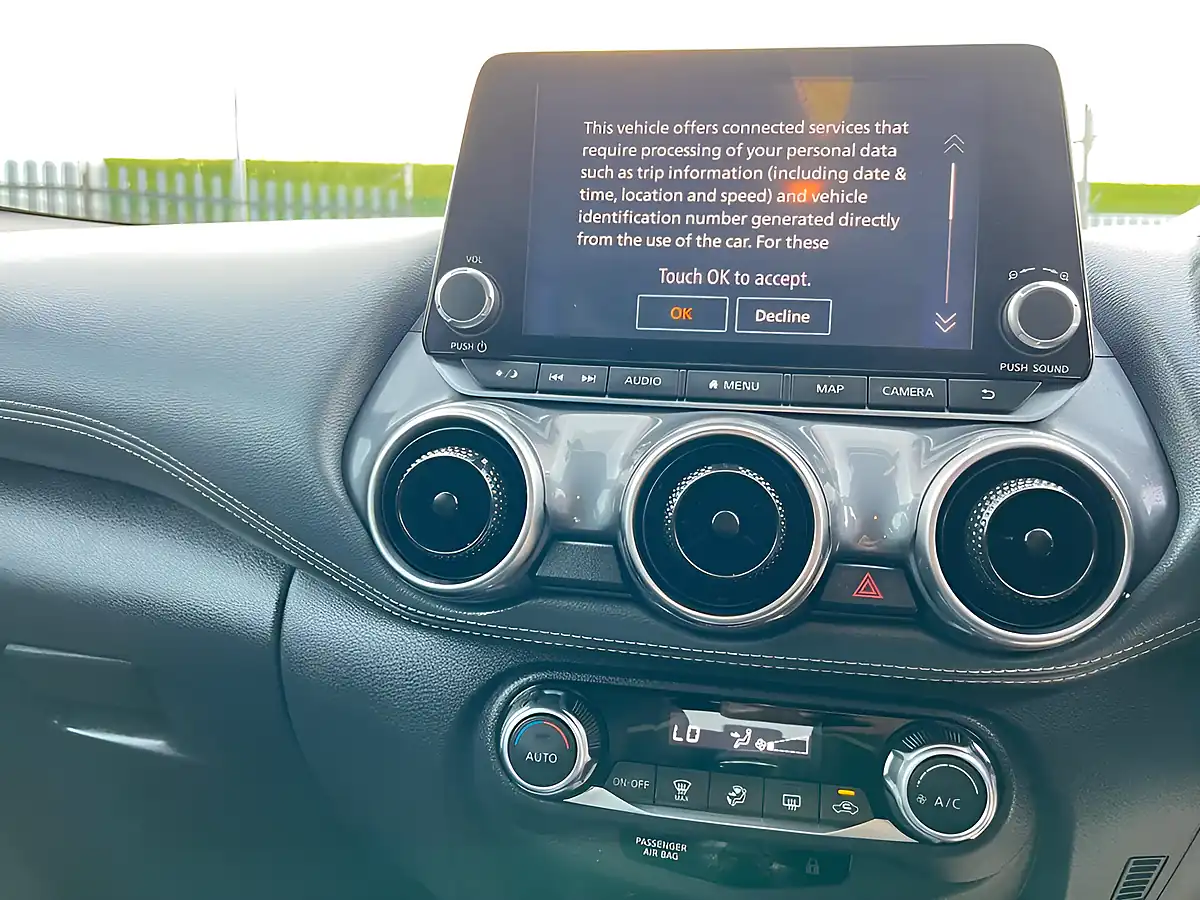 Used 2020 Nissan Juke N-Connecta Black - Interior and Exterior details 12
