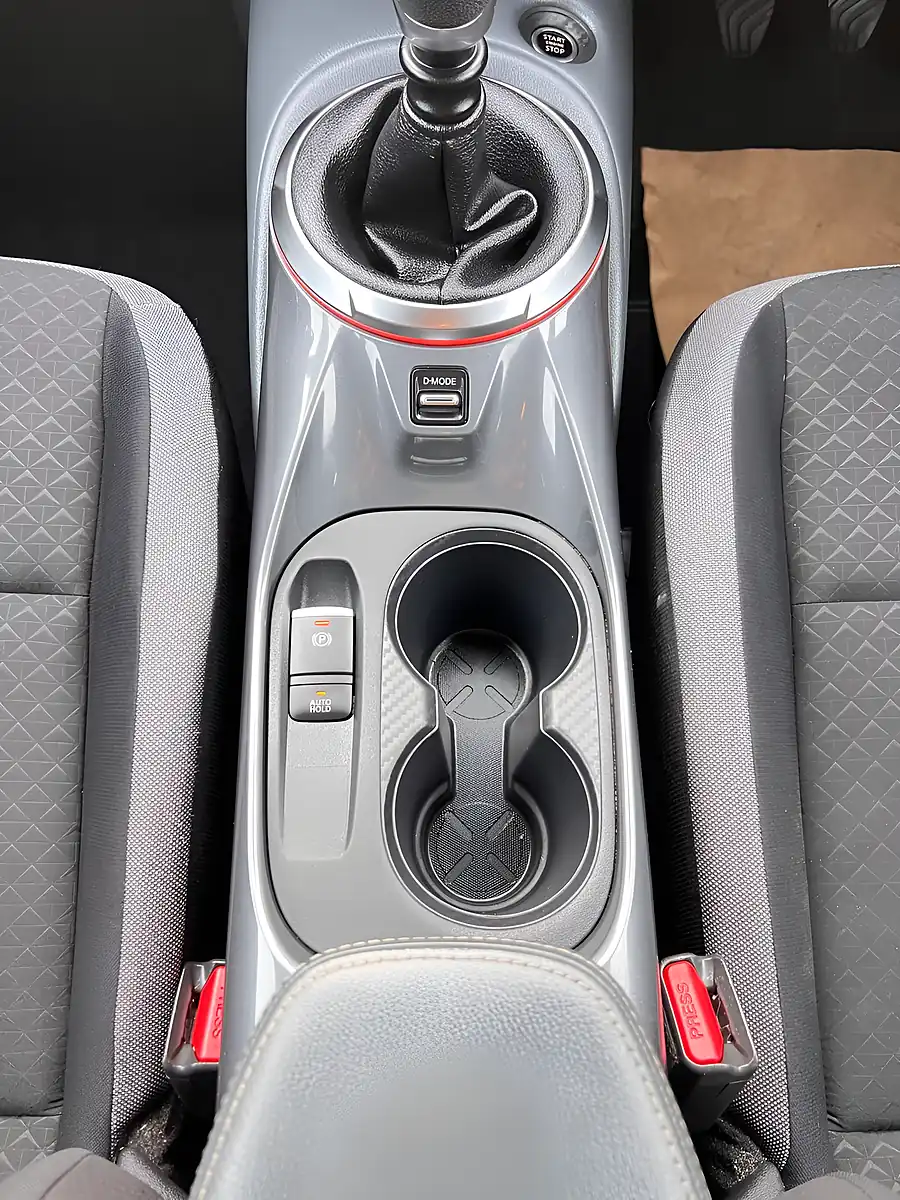 Used 2020 Nissan Juke N-Connecta Black - Interior and Exterior details 14