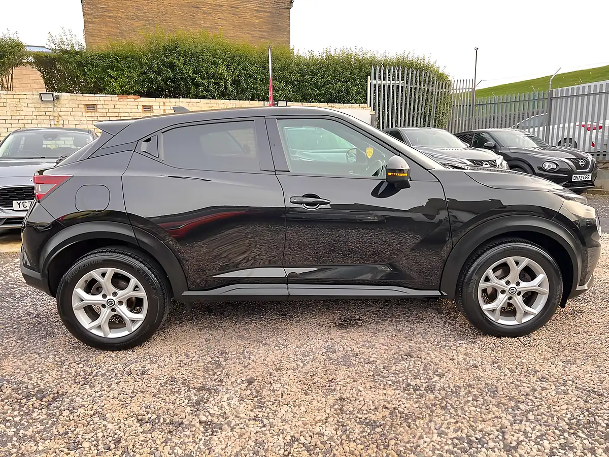 Used 2020 Nissan Juke N-Connecta Black - Interior and Exterior details 4