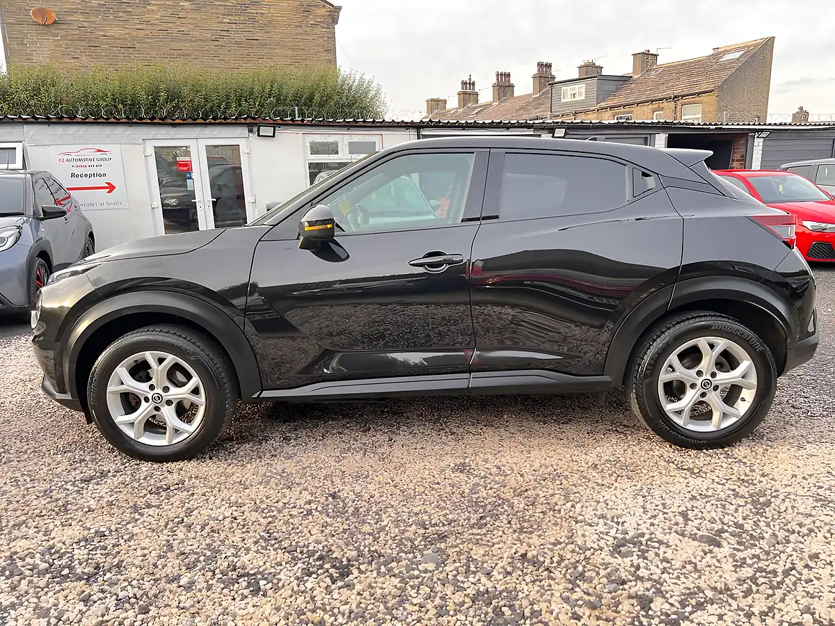 Used 2020 Nissan Juke N-Connecta Black - Interior and Exterior details 5