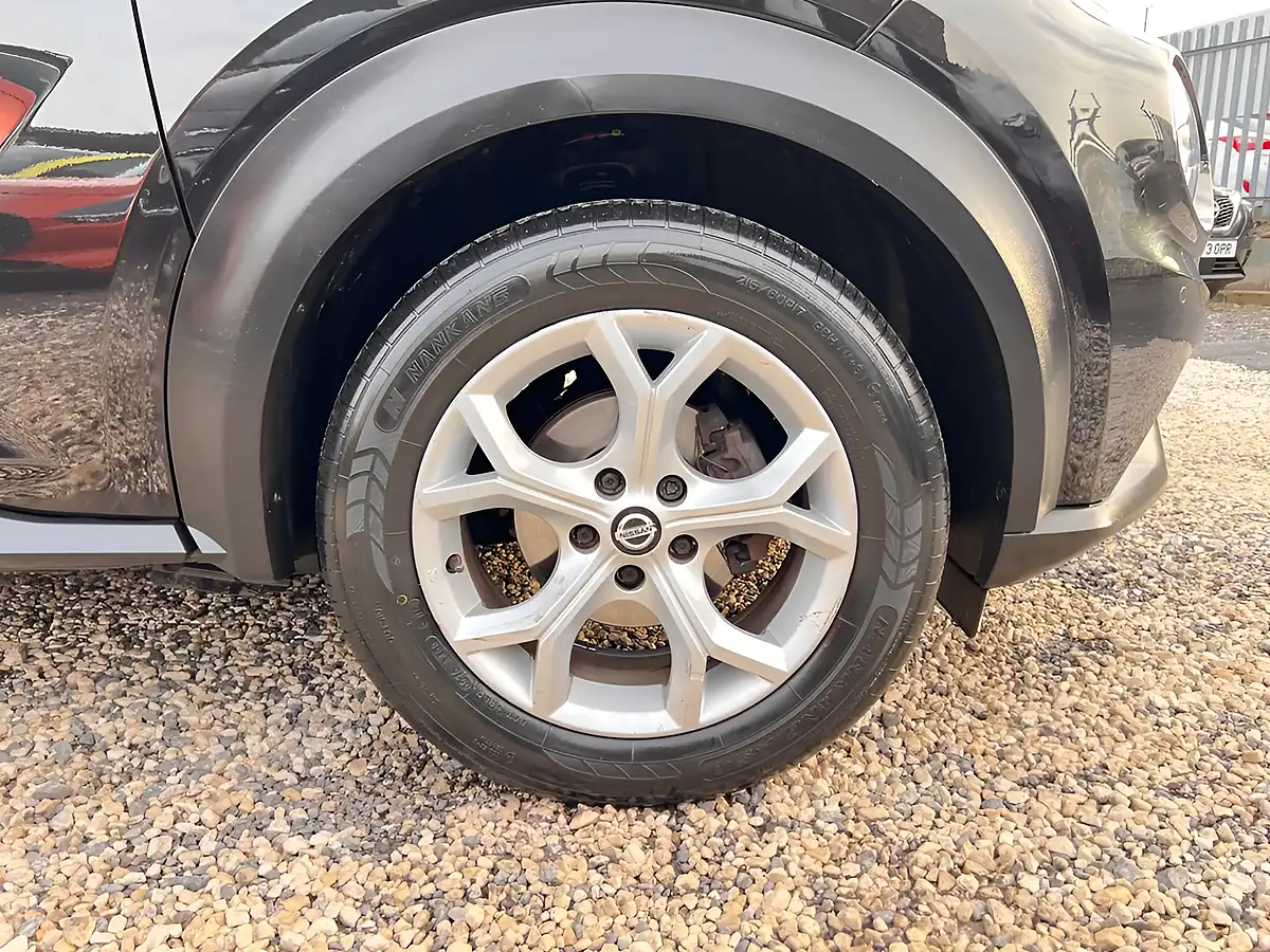 Used 2020 Nissan Juke N-Connecta Black - Interior and Exterior details 9