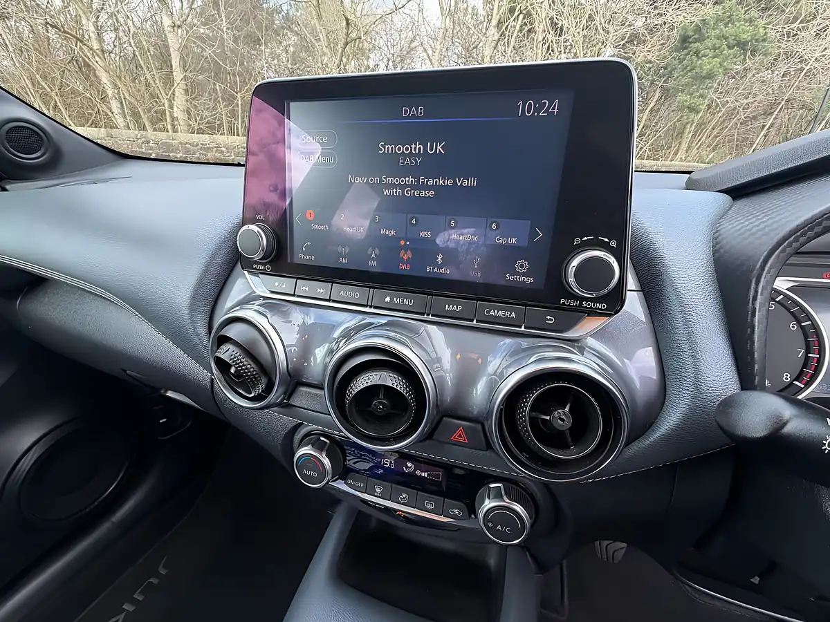 Used 2020 Nissan Juke N-Connecta Black - Interior and Exterior details 10