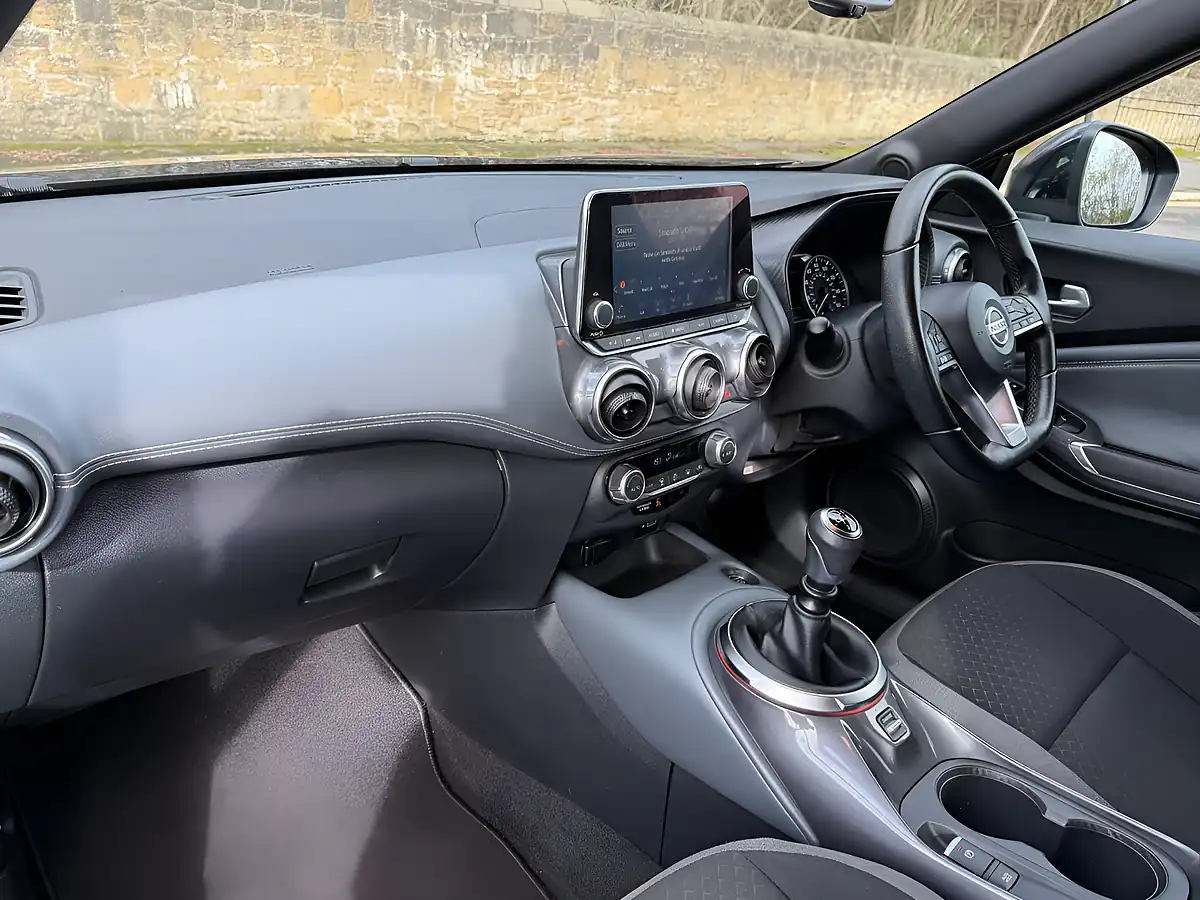 Used 2020 Nissan Juke N-Connecta Black - Interior and Exterior details 14