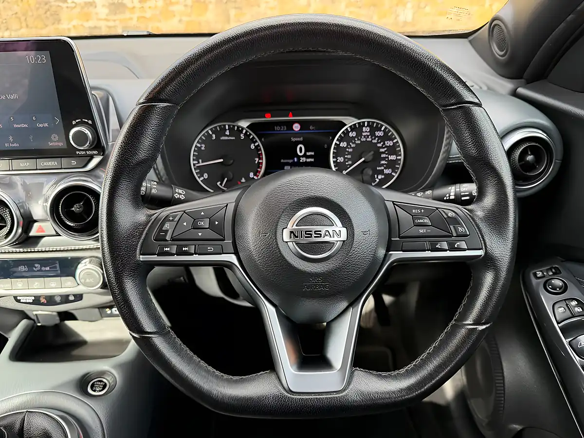 Used 2020 Nissan Juke N-Connecta Black - Interior and Exterior details 4