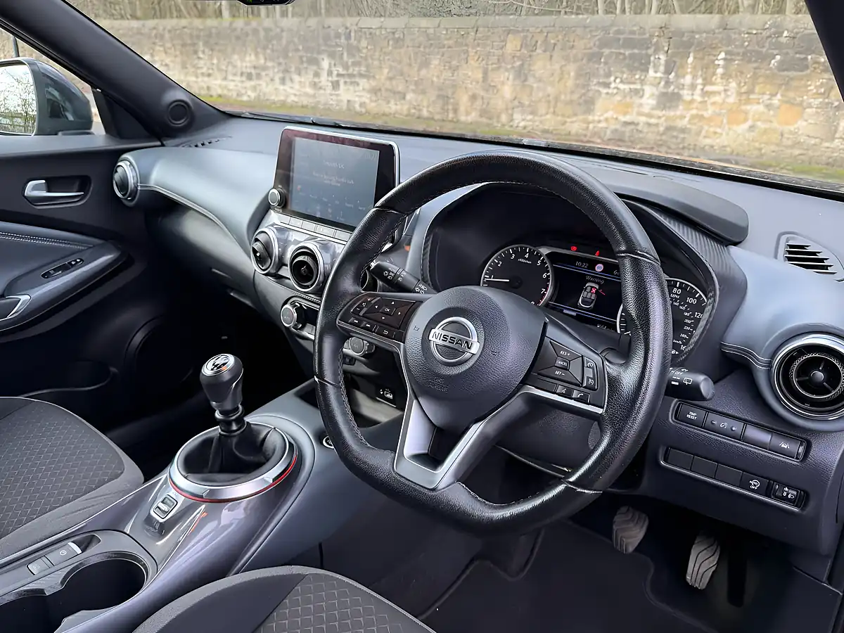 Used 2020 Nissan Juke N-Connecta Black - Interior and Exterior details 6