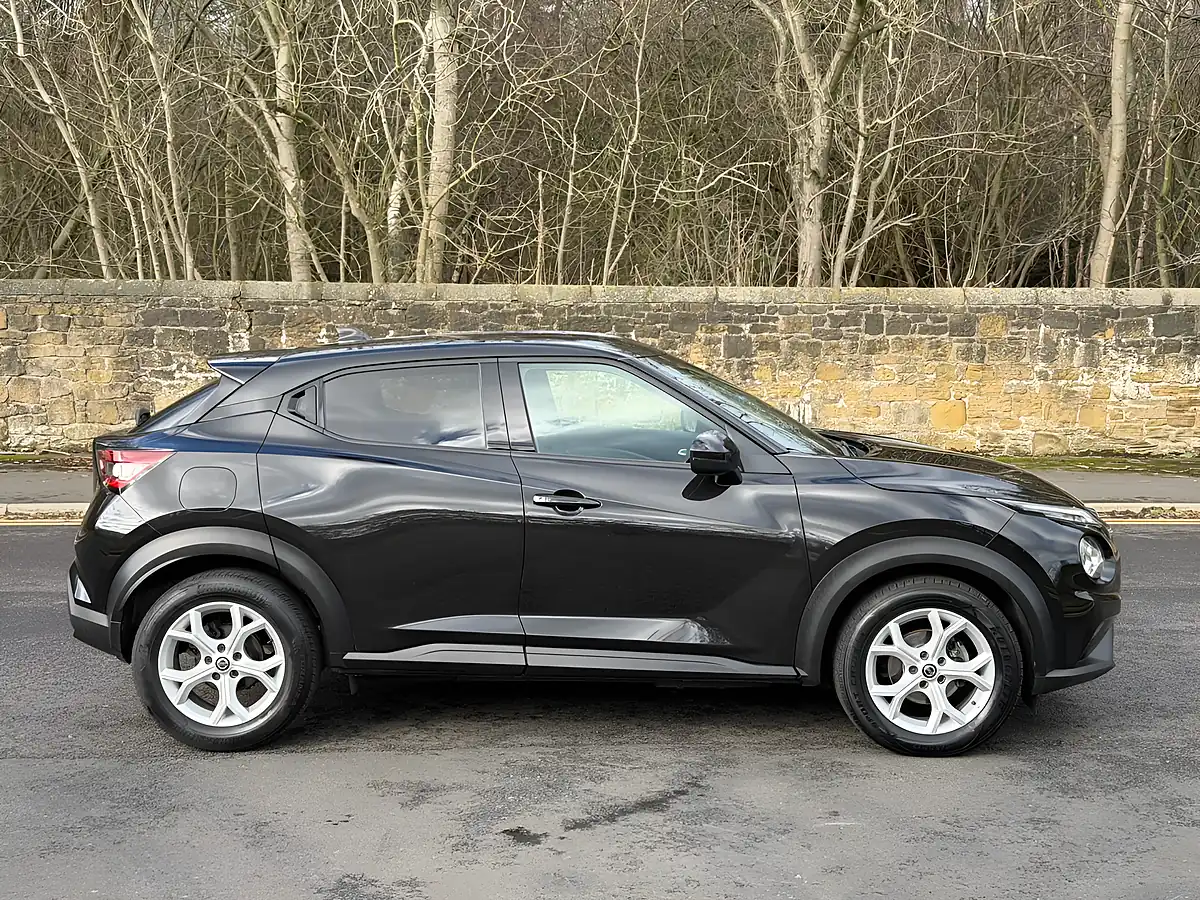 Used 2020 Nissan Juke N-Connecta Black - Interior and Exterior details 7