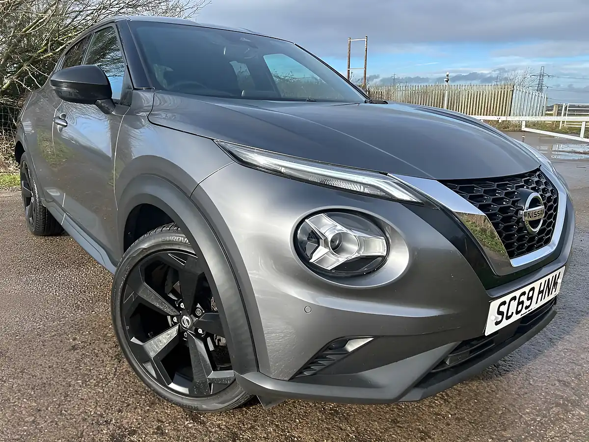 Used 2020 Nissan Juke N-Connecta Grey - Front View