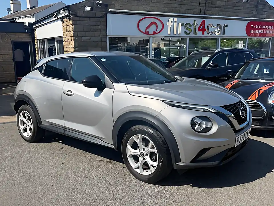 Used 2020 Nissan Juke N-Connecta Silver - Front View