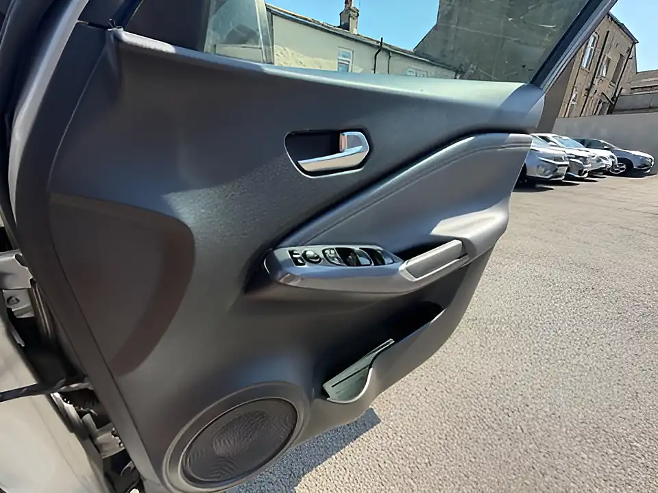 Used 2020 Nissan Juke N-Connecta Silver - Interior and Exterior details 11