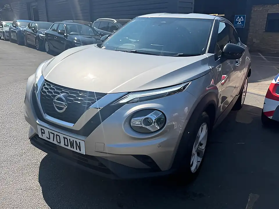 Used 2020 Nissan Juke N-Connecta Silver - Interior and Exterior details 3