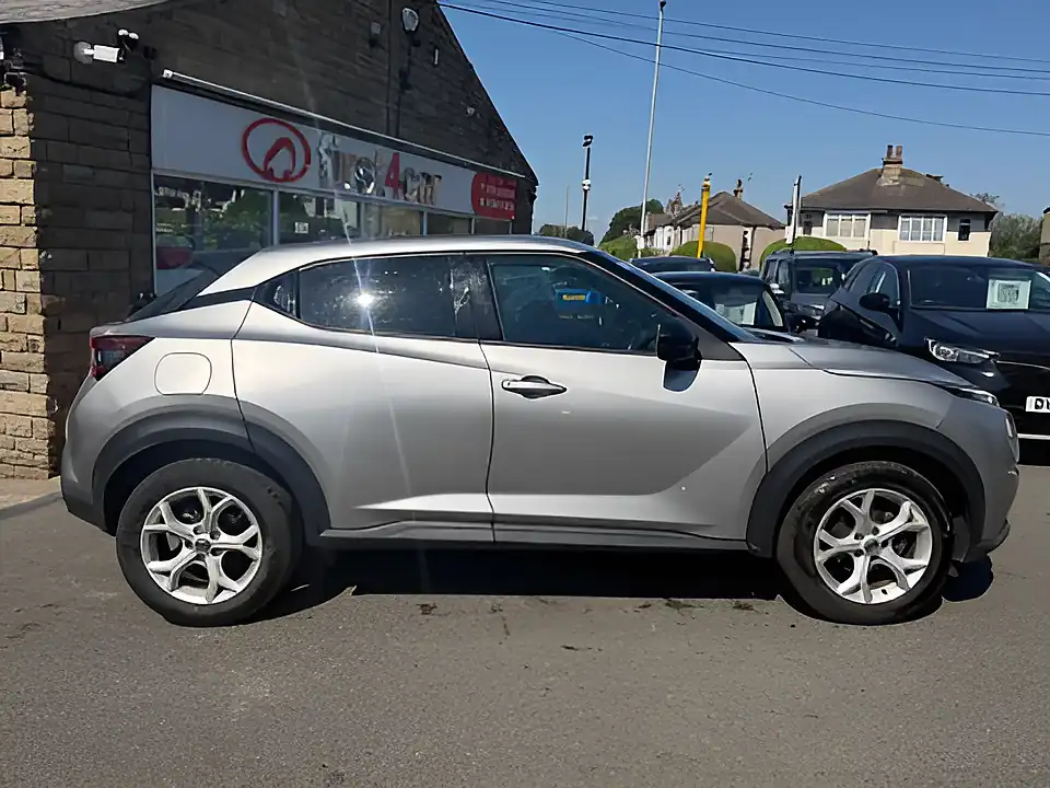Used 2020 Nissan Juke N-Connecta Silver - Interior and Exterior details 6