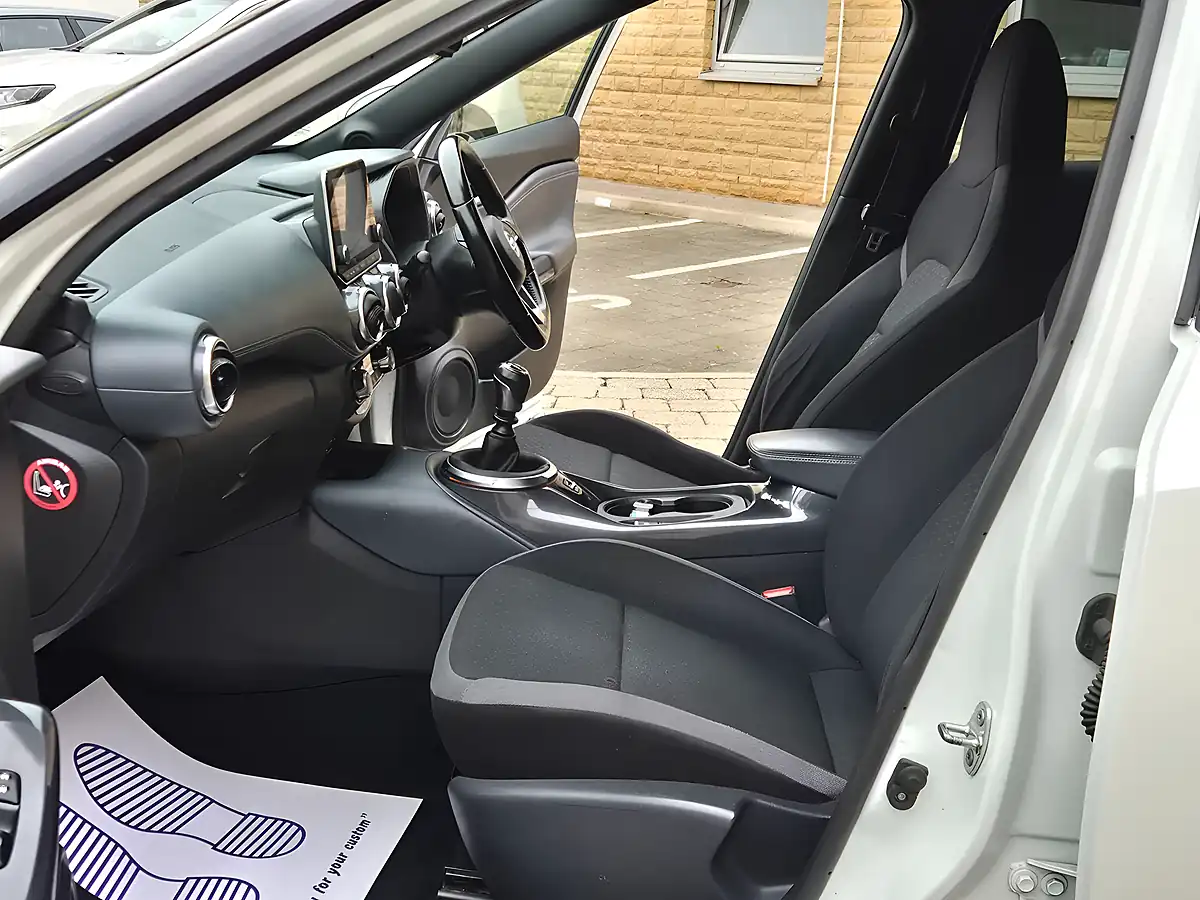 Used 2020 Nissan Juke N-Connecta White - Interior and Exterior details 14