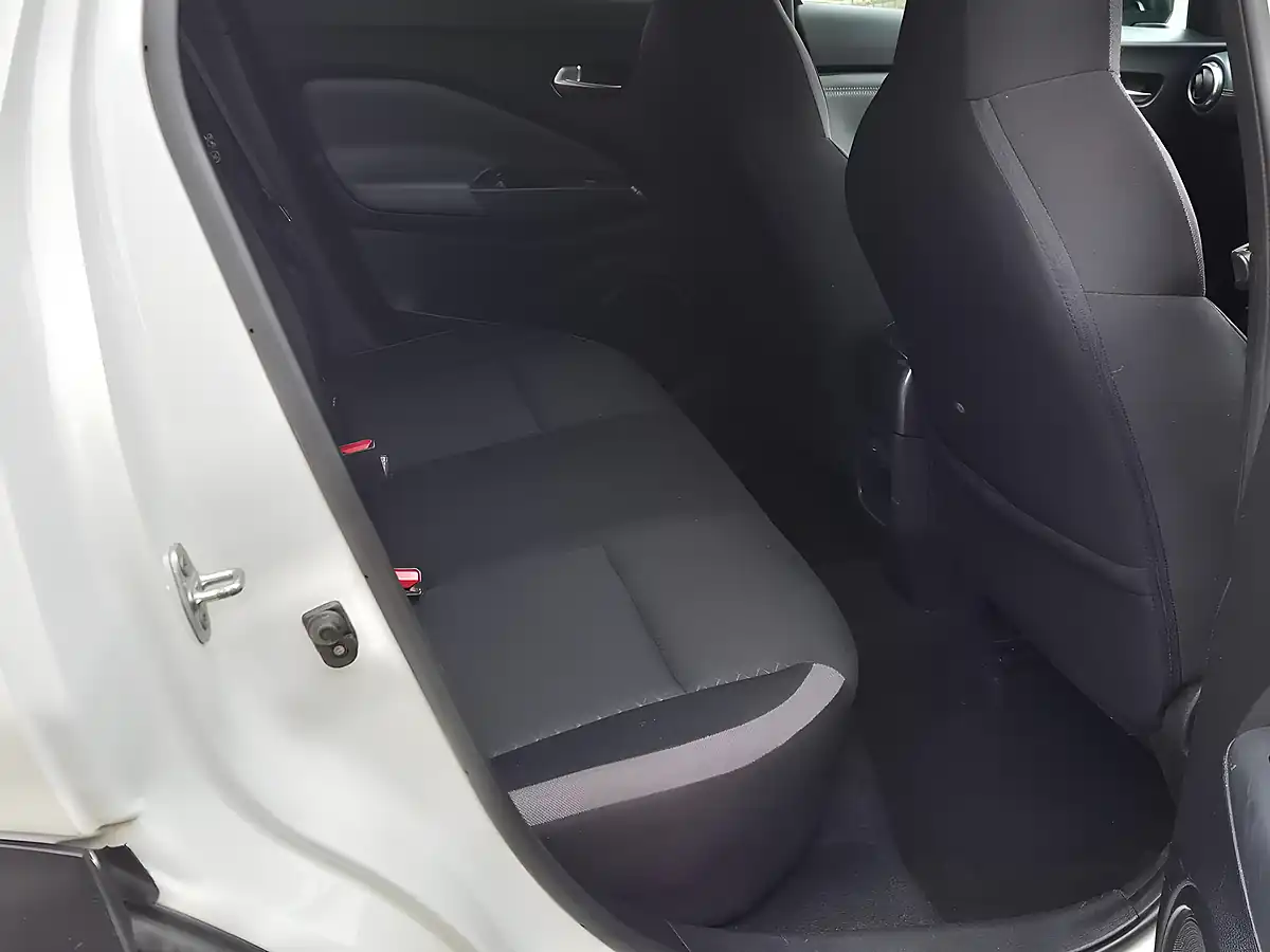 Used 2020 Nissan Juke N-Connecta White - Interior and Exterior details 16