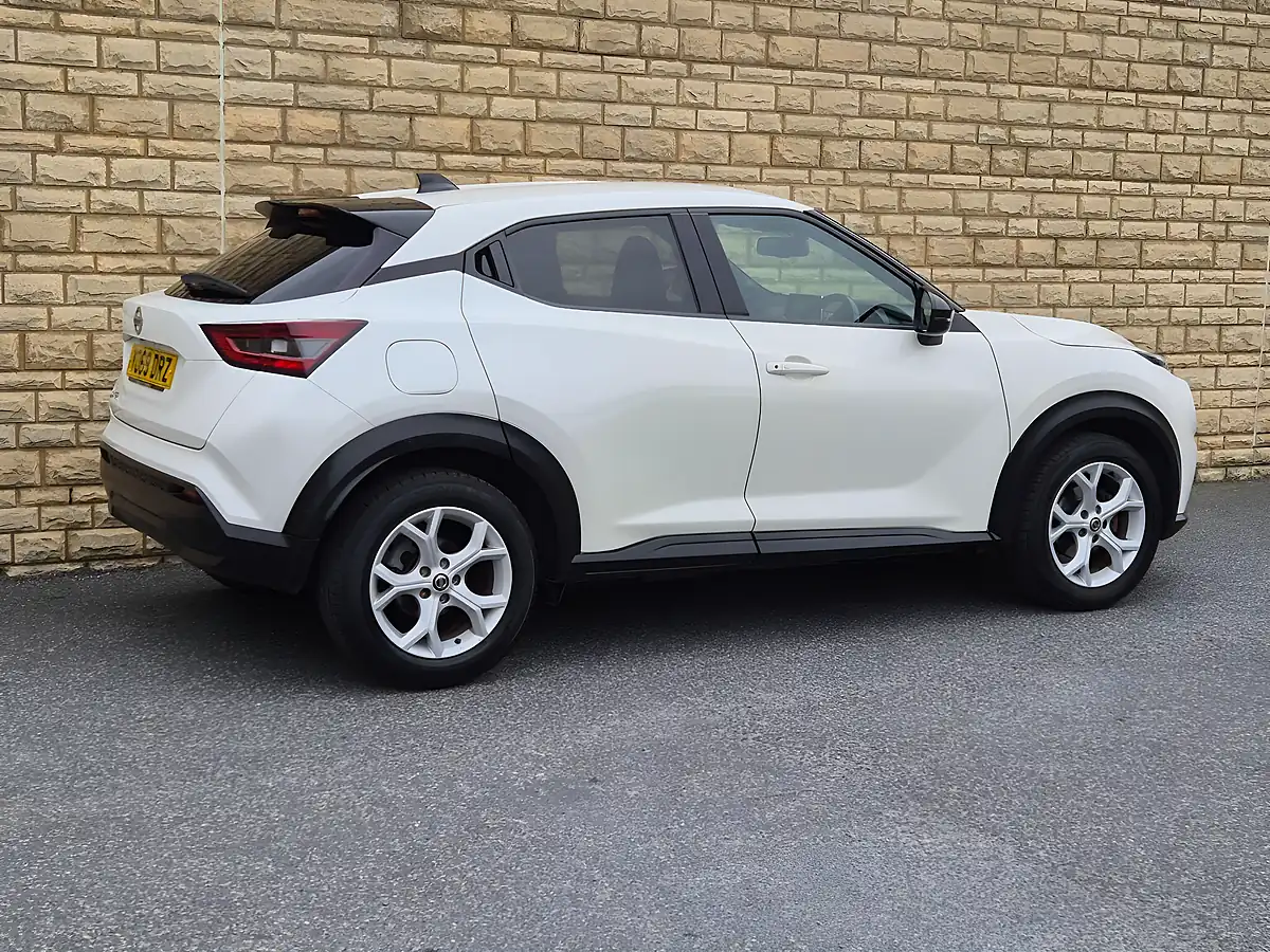 Used 2020 Nissan Juke N-Connecta White - Interior and Exterior details 17