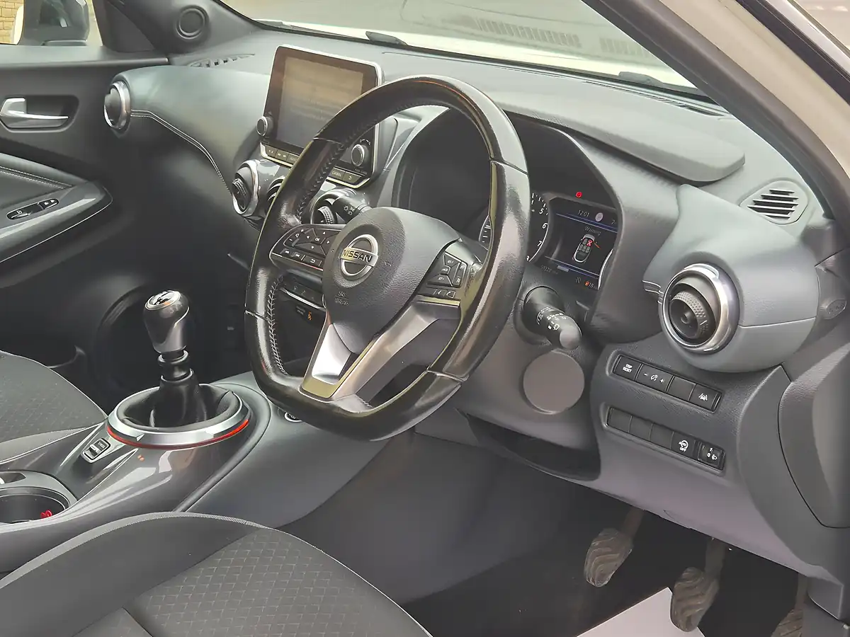 Used 2020 Nissan Juke N-Connecta White - Interior and Exterior details 6