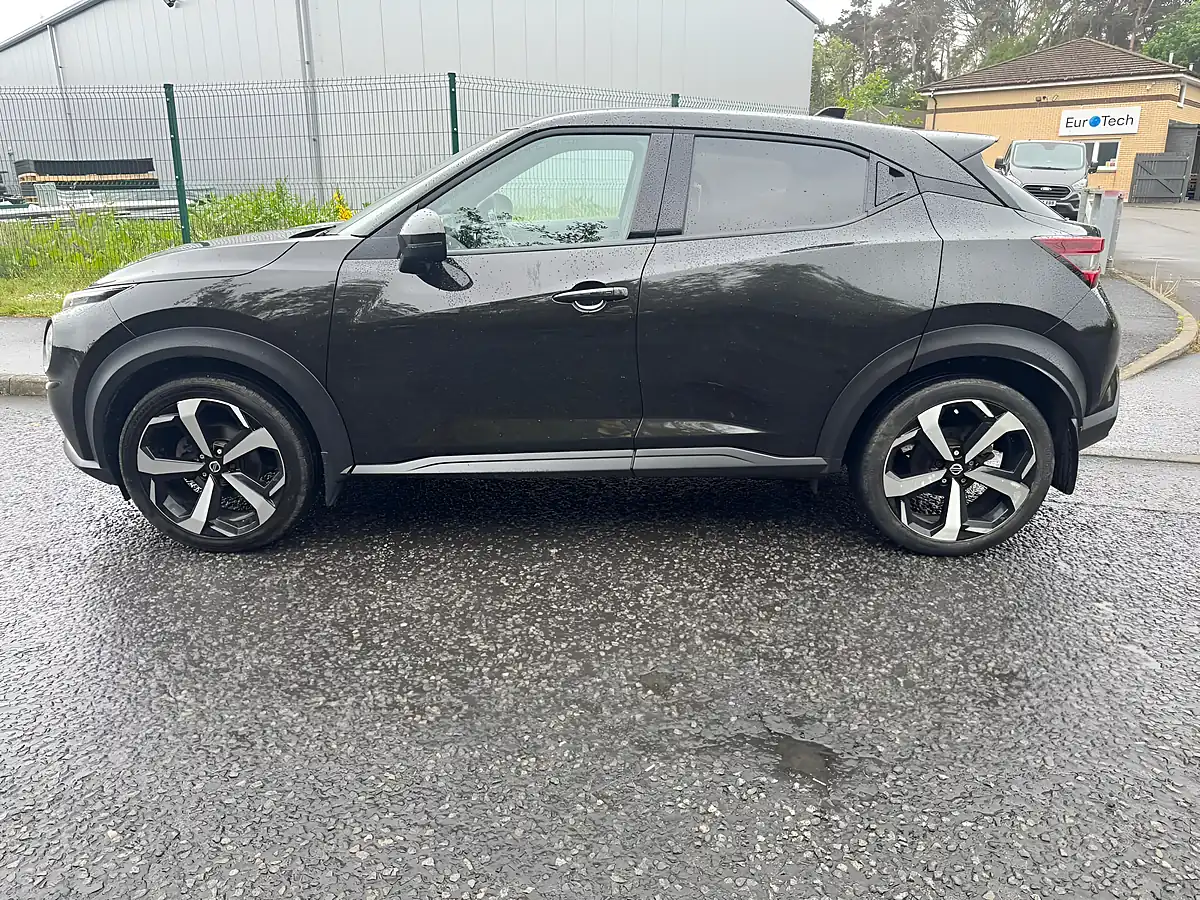 Used 2020 Nissan Juke Tekna Black - Interior and Exterior details 5