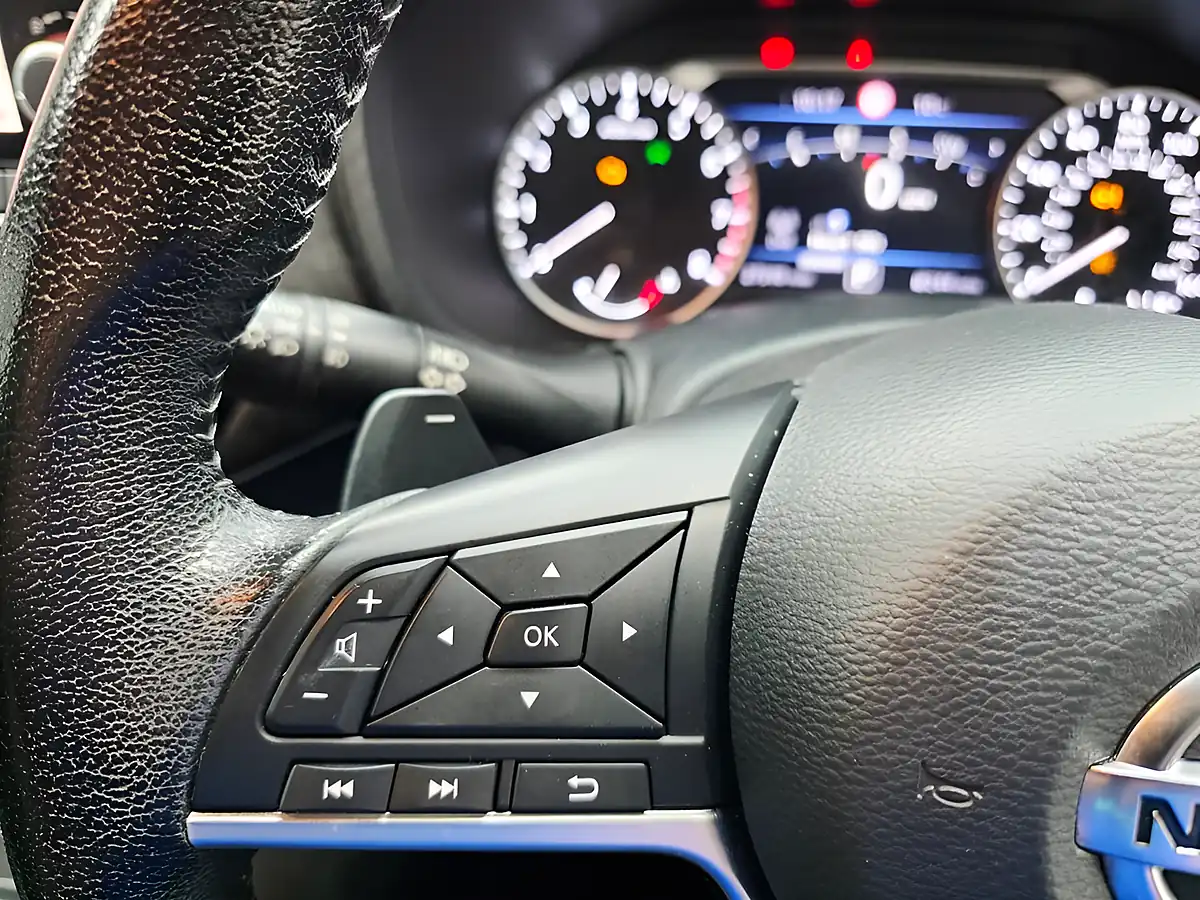 Used 2020 Nissan Juke Tekna+ Black - Interior and Exterior details 17